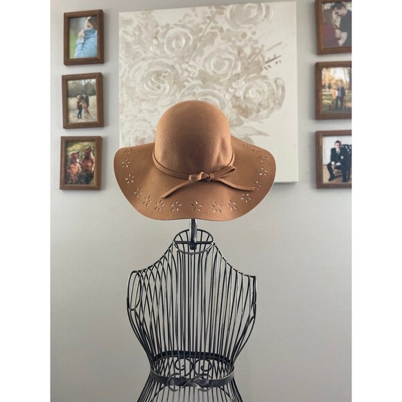 Wool floppy hat - Picture 1 of 3